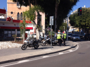 بالصور: الشرطة تنتشر بكثافة في شوراع ومفترقات مدينة يافا وتحرر مخالفات سير